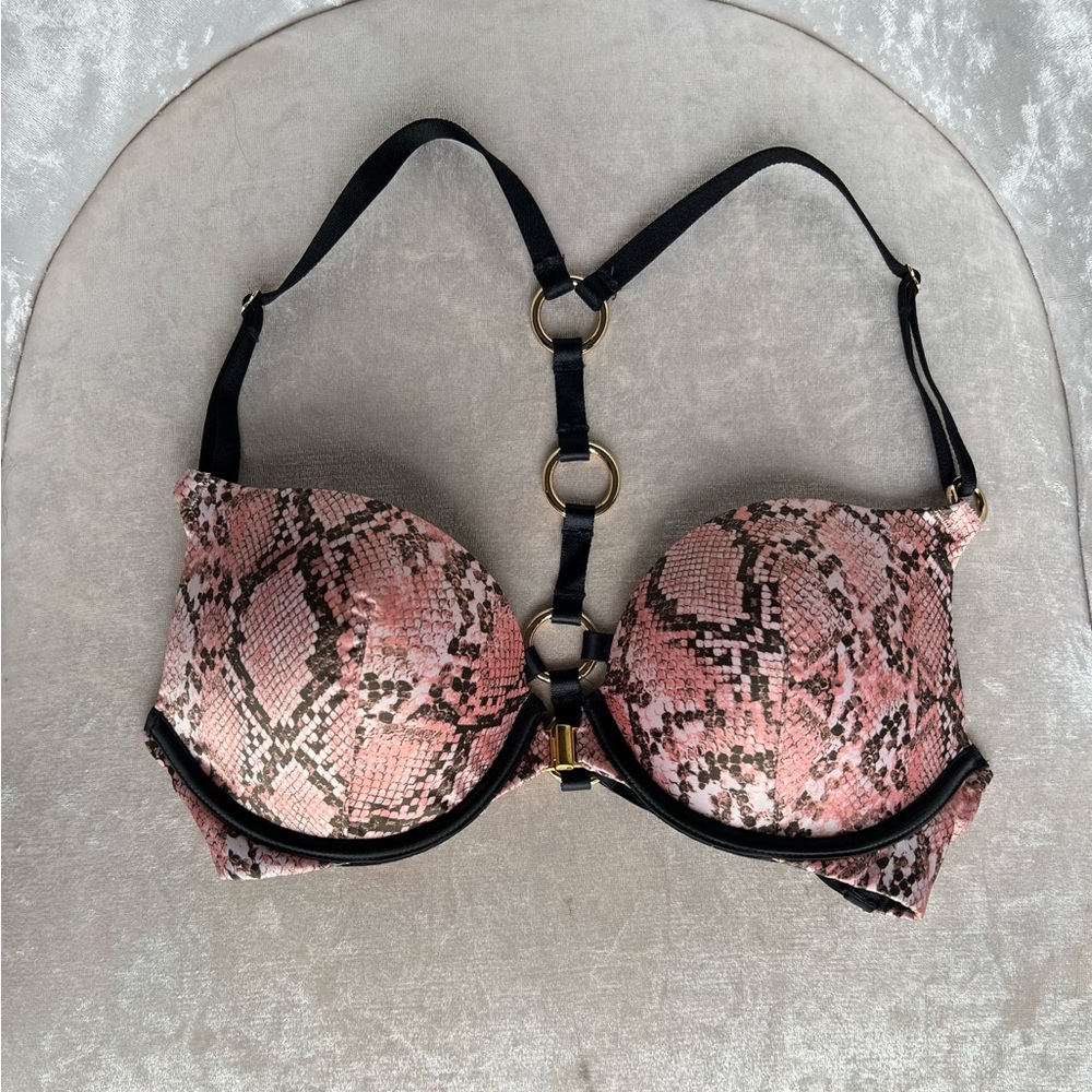 BRAND NEW Victoria’s Secret very sexy push-up 30C